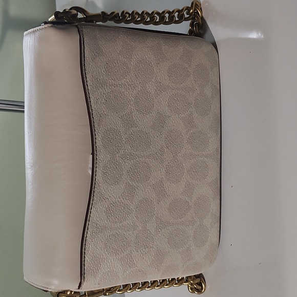 Elegant Cream Chain Shoulder Bag - Picture 3 of 4